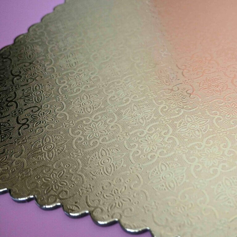 zlatý podnos štvorec vzorovaný vrúbkovaný pevný papier